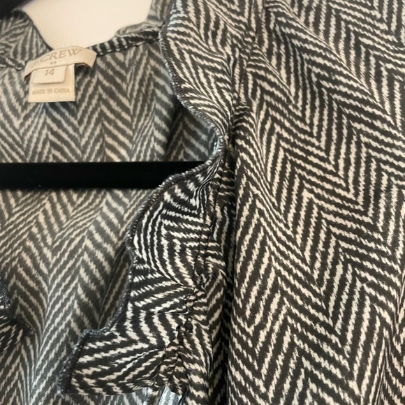 J Jill EUC women’s sleeveless top. Grey color. Size 14. Strings on front of top - Picture 5 of 9